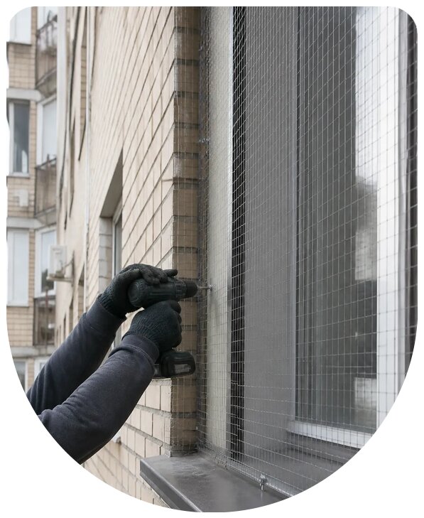 Монтаж защитной сетки от птиц на промышленных объектах в Салехарде